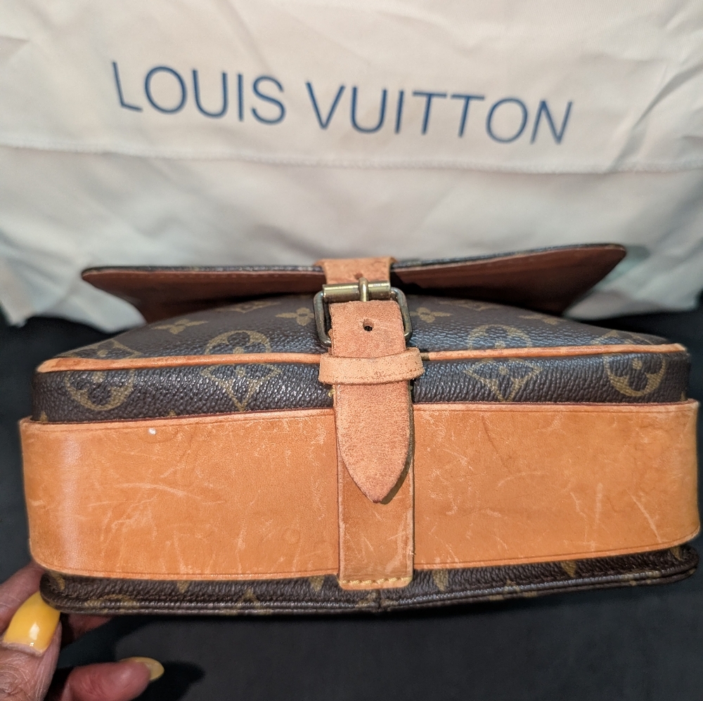 Louis Vuitton Monogram Crossbody Bag - Picture 10 of 10
